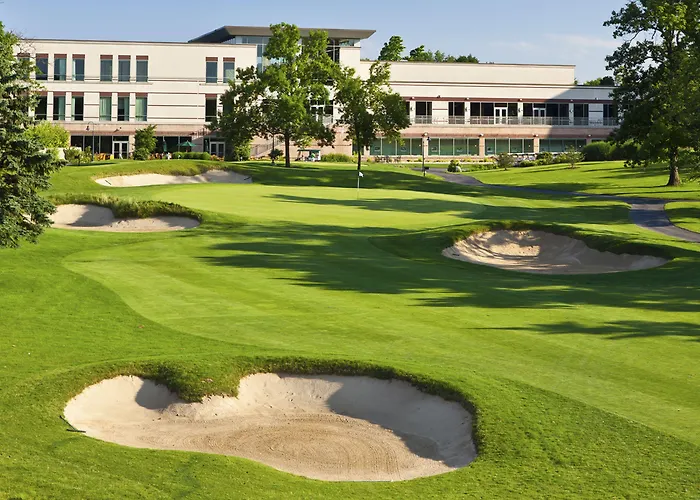 Eaglewood & Resort 4*